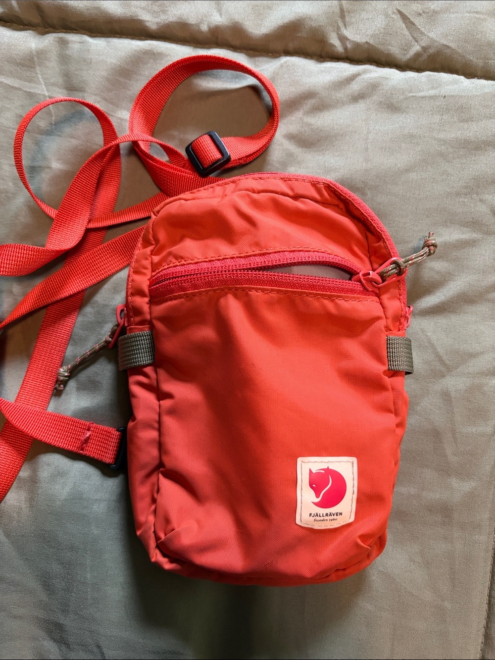 Fjällräven Kånken Mini Crossbody Pouch in Orange - Picture 3 of 6